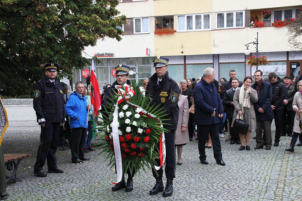 Ambasador Węgier Ursula Kovac odsłoniła tablicę w rynku