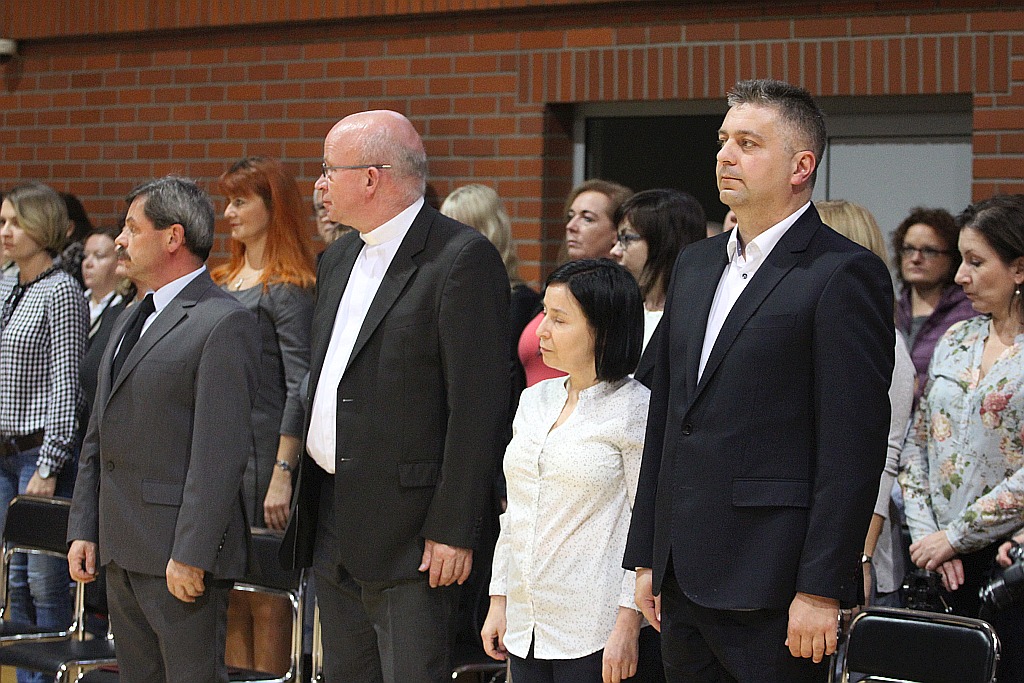 W legnickiej „dwudziestce” odbyło się pasowanie na ucznia