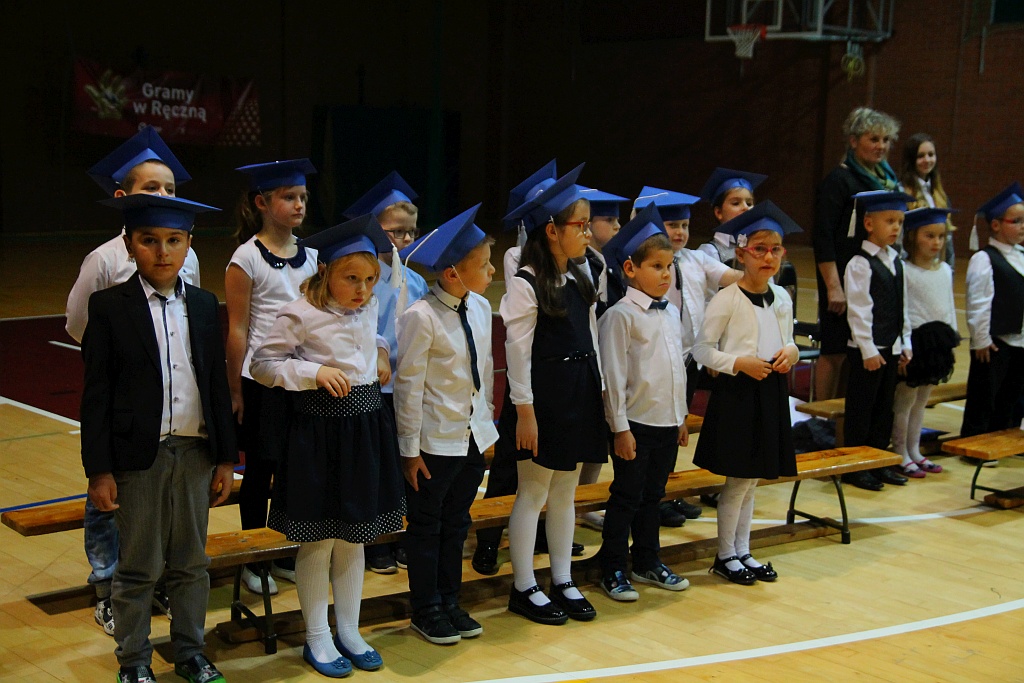 W legnickiej „dwudziestce” odbyło się pasowanie na ucznia