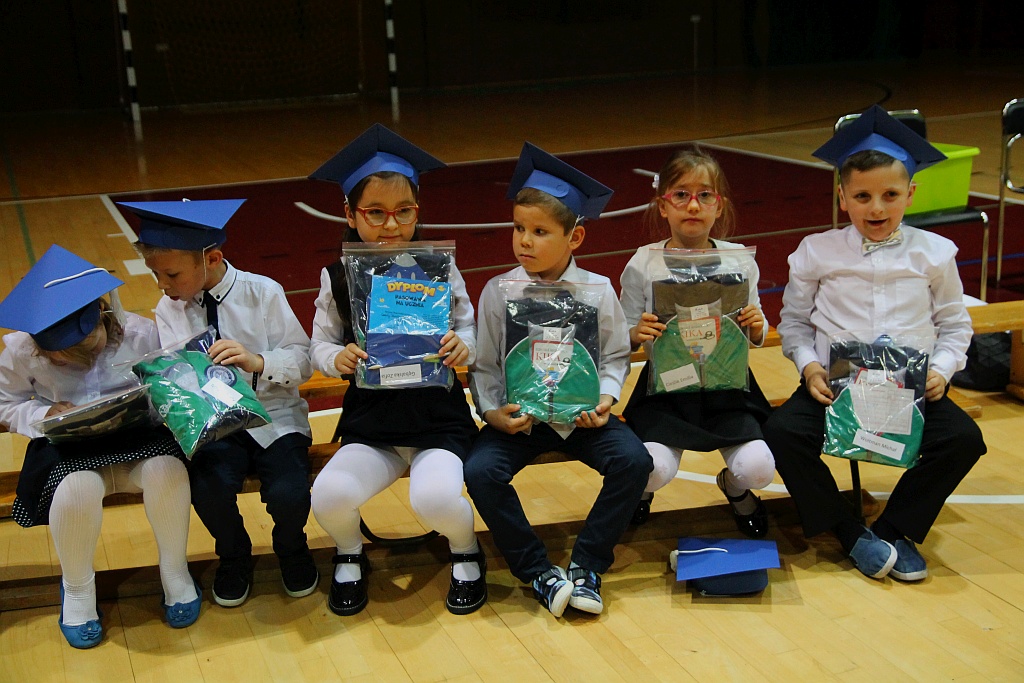 W legnickiej „dwudziestce” odbyło się pasowanie na ucznia