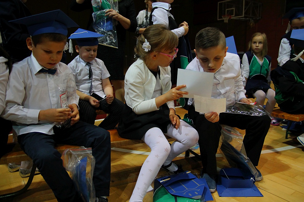 W legnickiej „dwudziestce” odbyło się pasowanie na ucznia