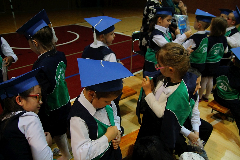 W legnickiej „dwudziestce” odbyło się pasowanie na ucznia