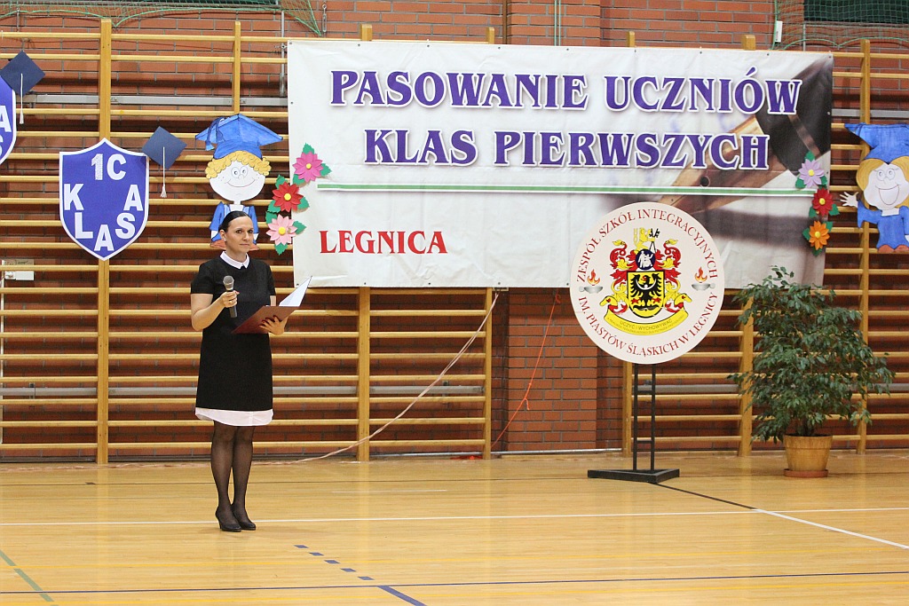 W legnickiej „dwudziestce” odbyło się pasowanie na ucznia