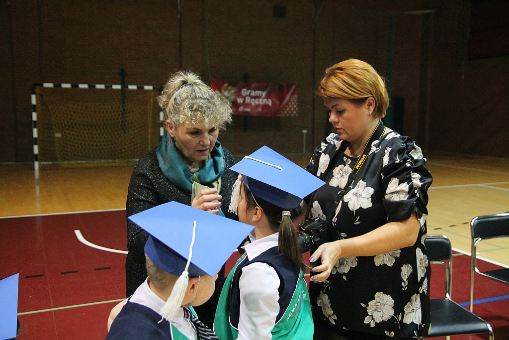 W legnickiej „dwudziestce” odbyło się pasowanie na ucznia