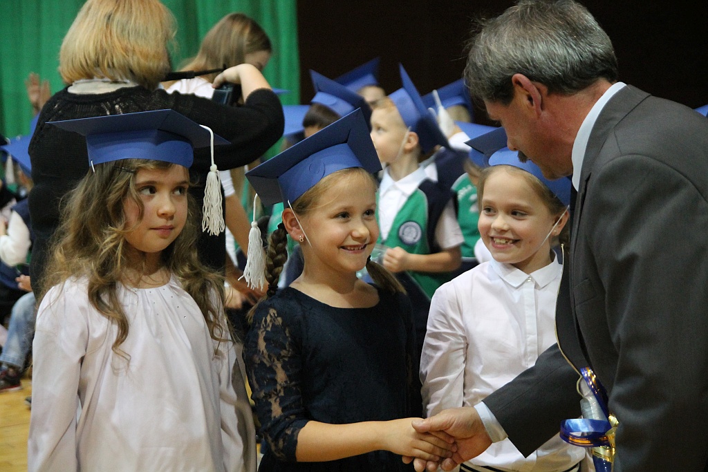 W legnickiej „dwudziestce” odbyło się pasowanie na ucznia