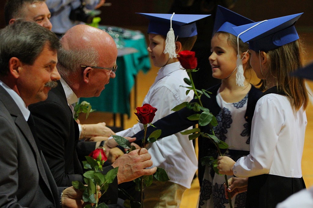 W legnickiej „dwudziestce” odbyło się pasowanie na ucznia