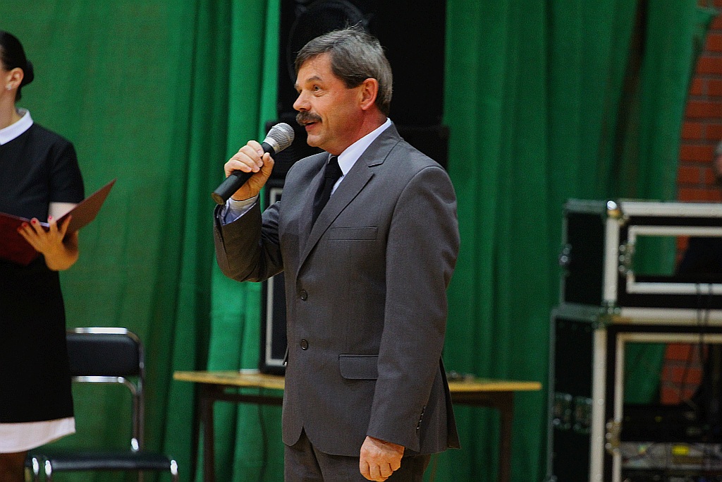 W legnickiej „dwudziestce” odbyło się pasowanie na ucznia