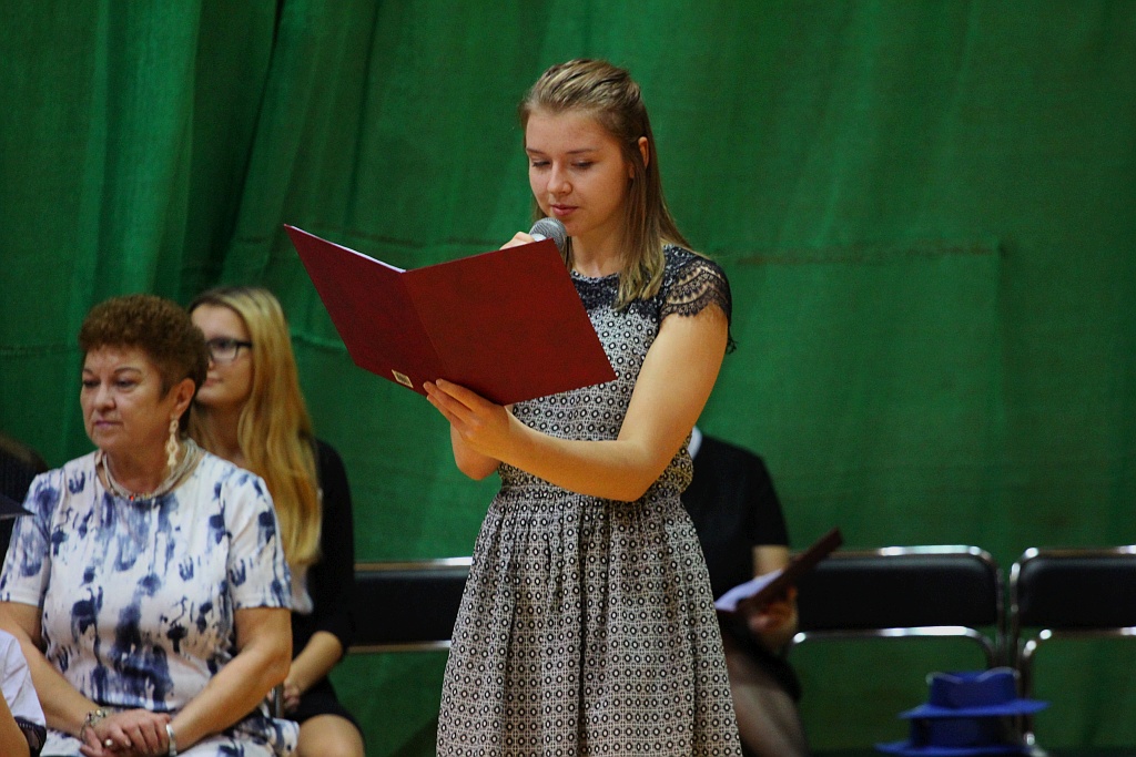 W legnickiej „dwudziestce” odbyło się pasowanie na ucznia