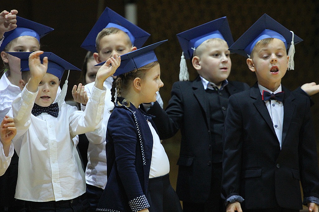 W legnickiej „dwudziestce” odbyło się pasowanie na ucznia