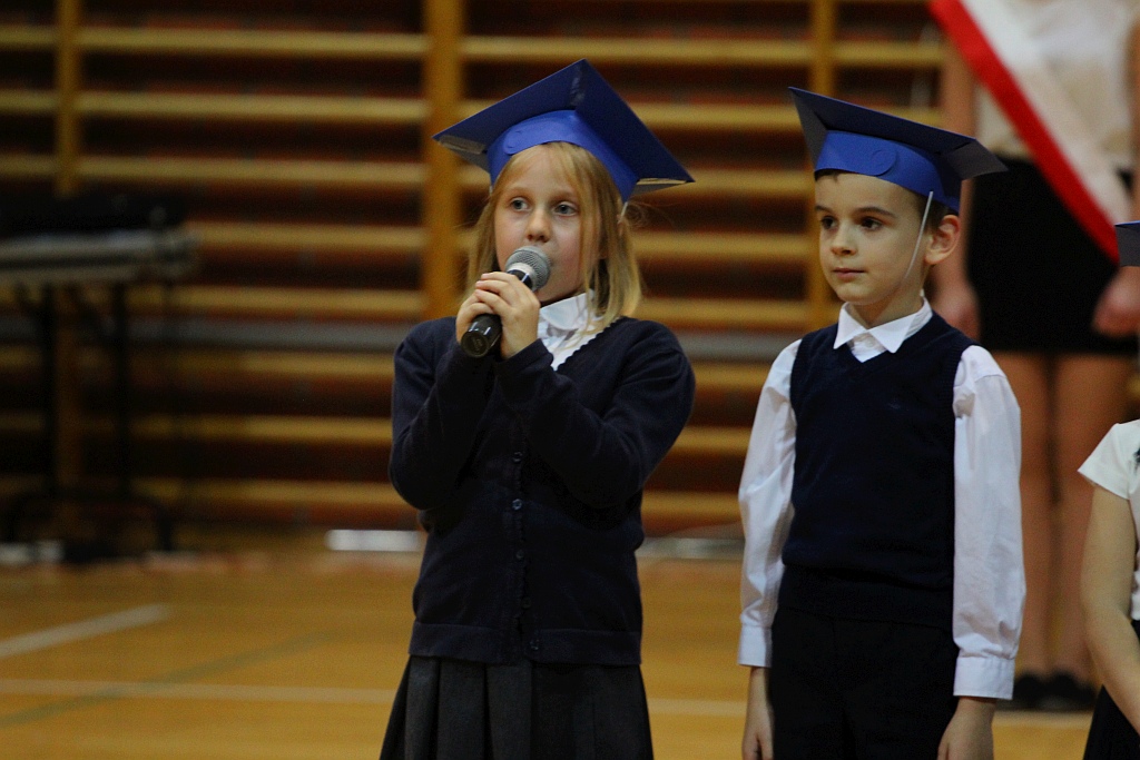 W legnickiej „dwudziestce” odbyło się pasowanie na ucznia