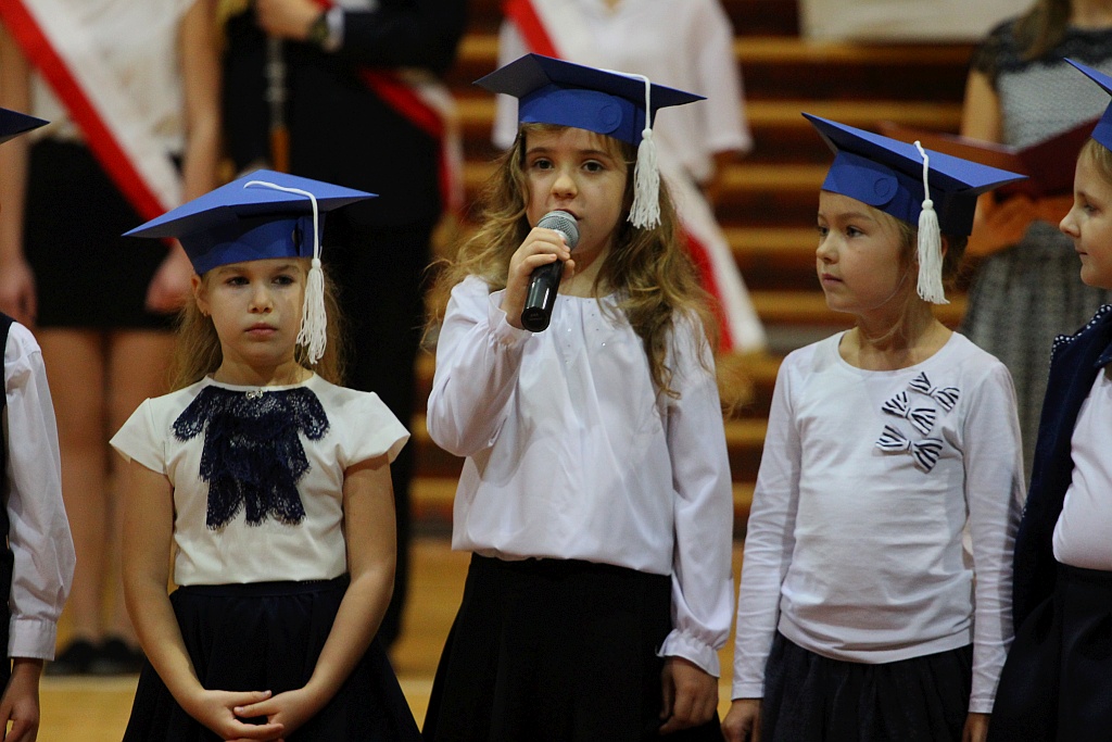 W legnickiej „dwudziestce” odbyło się pasowanie na ucznia