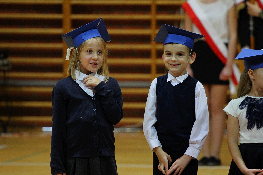 W legnickiej „dwudziestce” odbyło się pasowanie na ucznia