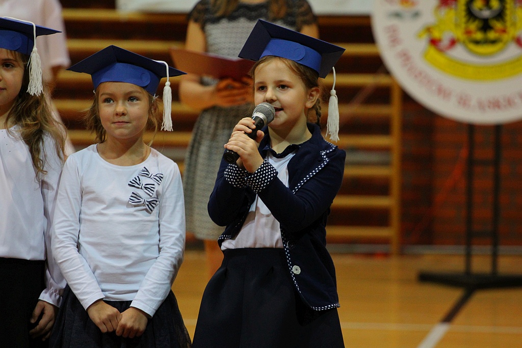 W legnickiej „dwudziestce” odbyło się pasowanie na ucznia