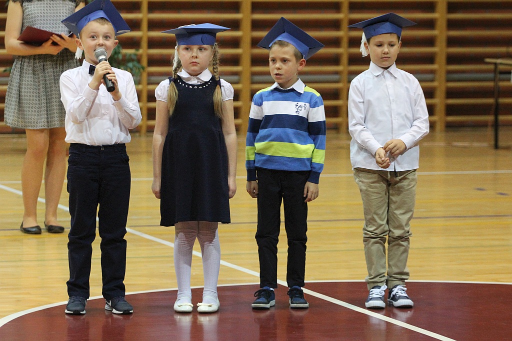 W legnickiej „dwudziestce” odbyło się pasowanie na ucznia