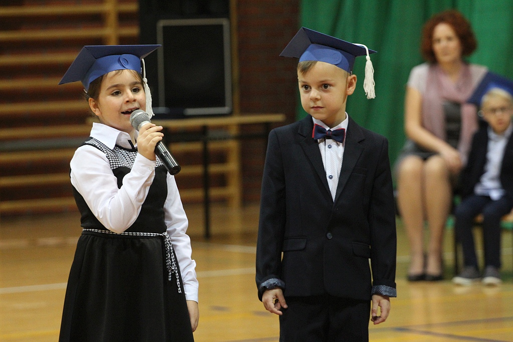 W legnickiej „dwudziestce” odbyło się pasowanie na ucznia