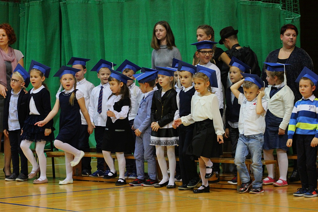 W legnickiej „dwudziestce” odbyło się pasowanie na ucznia