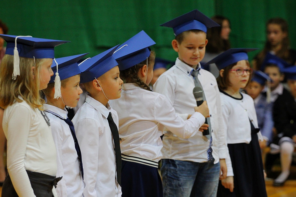 W legnickiej „dwudziestce” odbyło się pasowanie na ucznia