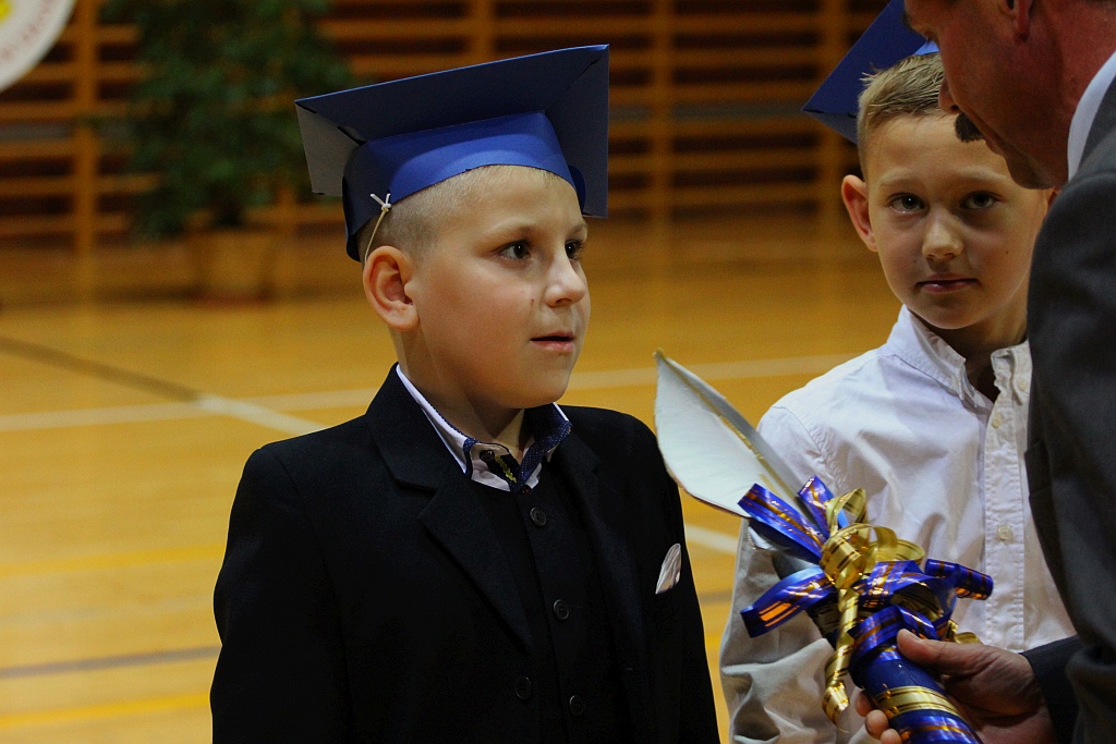 W legnickiej „dwudziestce” odbyło się pasowanie na ucznia