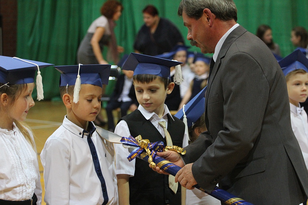 W legnickiej „dwudziestce” odbyło się pasowanie na ucznia