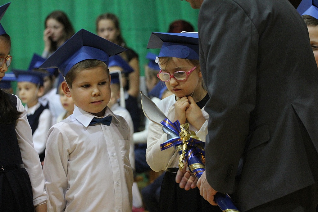 W legnickiej „dwudziestce” odbyło się pasowanie na ucznia