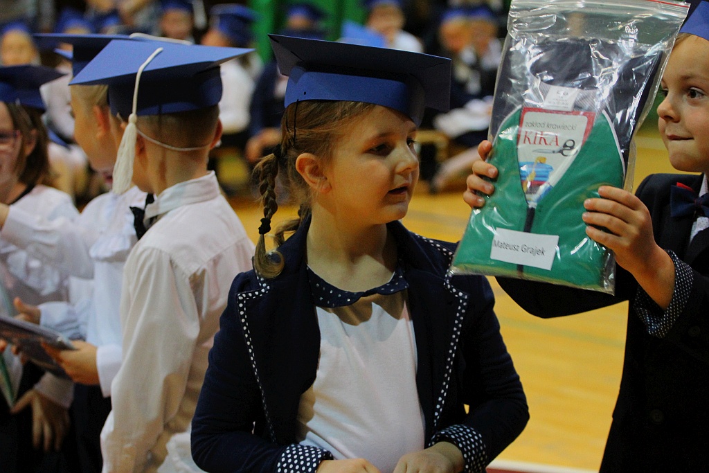 W legnickiej „dwudziestce” odbyło się pasowanie na ucznia