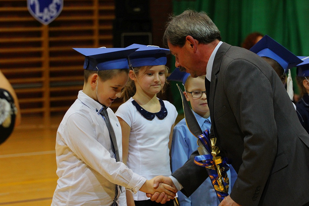 W legnickiej „dwudziestce” odbyło się pasowanie na ucznia