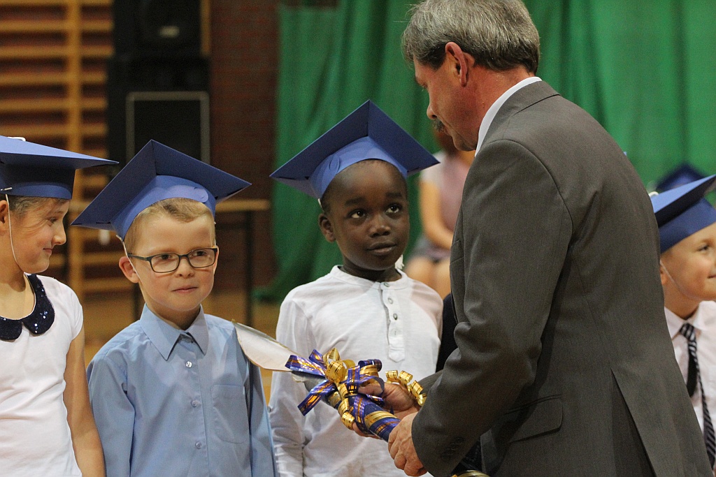 W legnickiej „dwudziestce” odbyło się pasowanie na ucznia