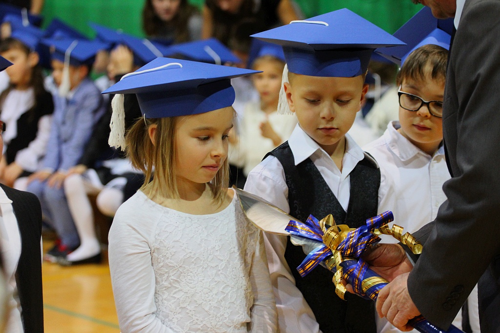 W legnickiej „dwudziestce” odbyło się pasowanie na ucznia