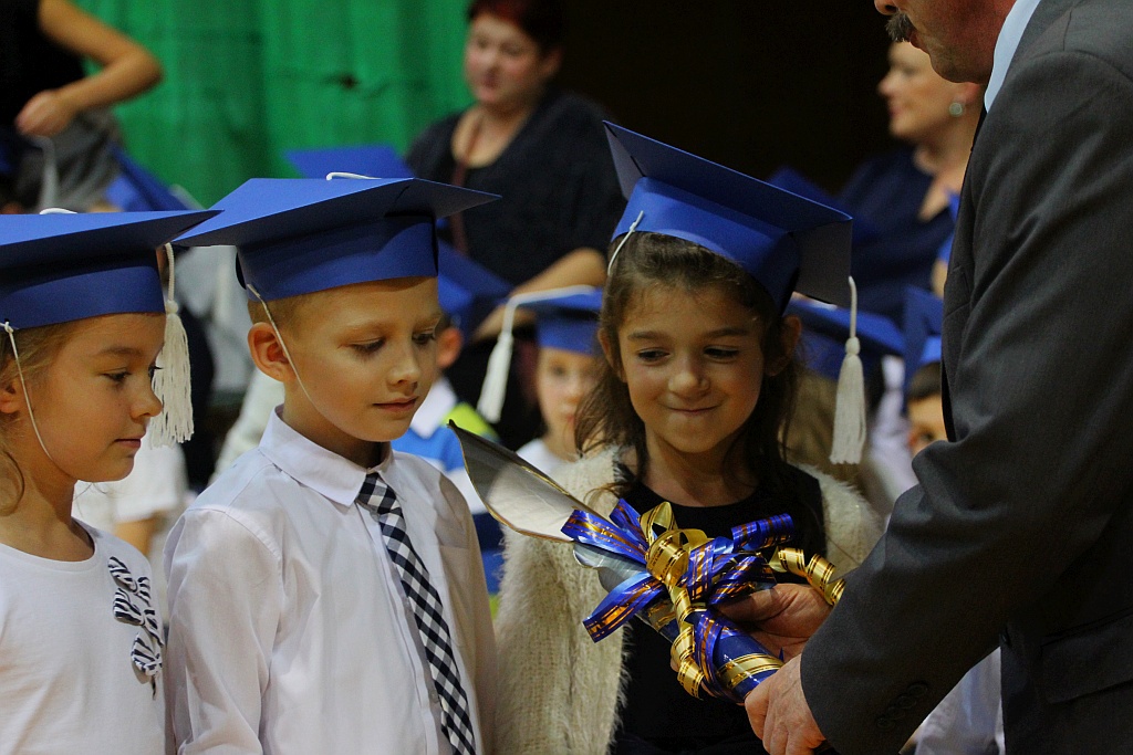 W legnickiej „dwudziestce” odbyło się pasowanie na ucznia