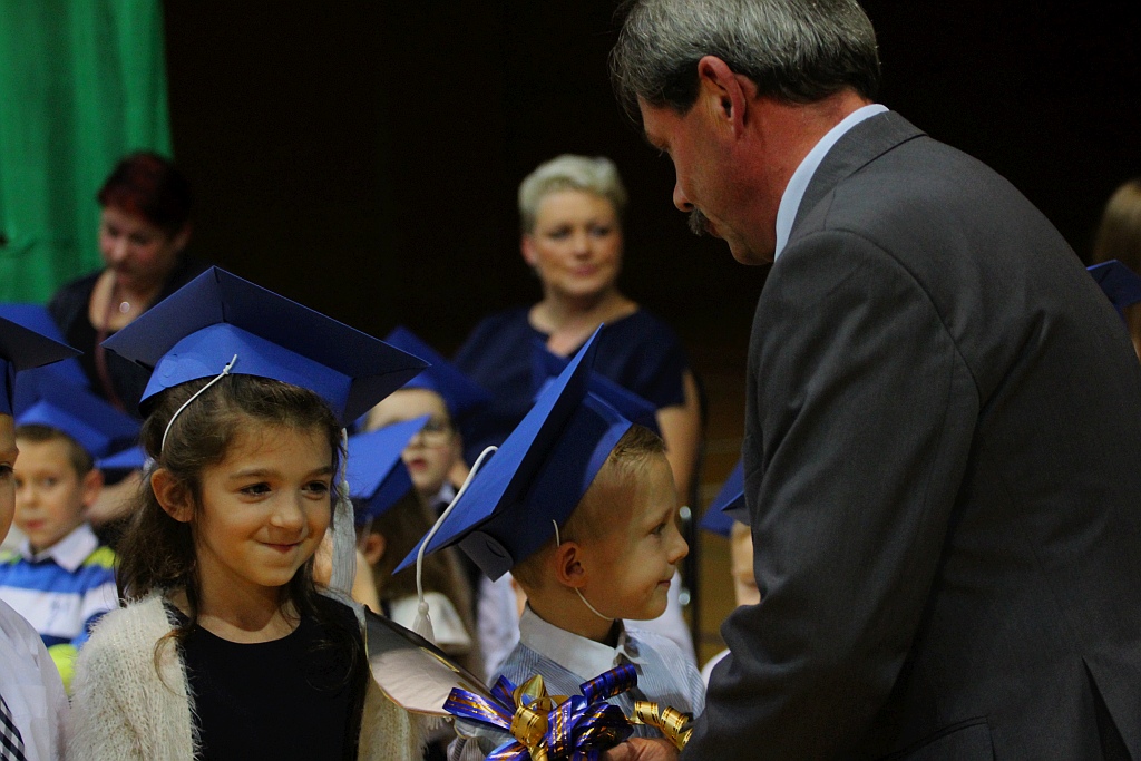 W legnickiej „dwudziestce” odbyło się pasowanie na ucznia