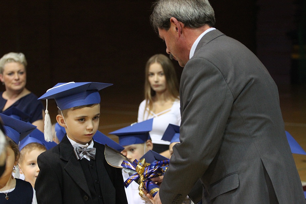 W legnickiej „dwudziestce” odbyło się pasowanie na ucznia