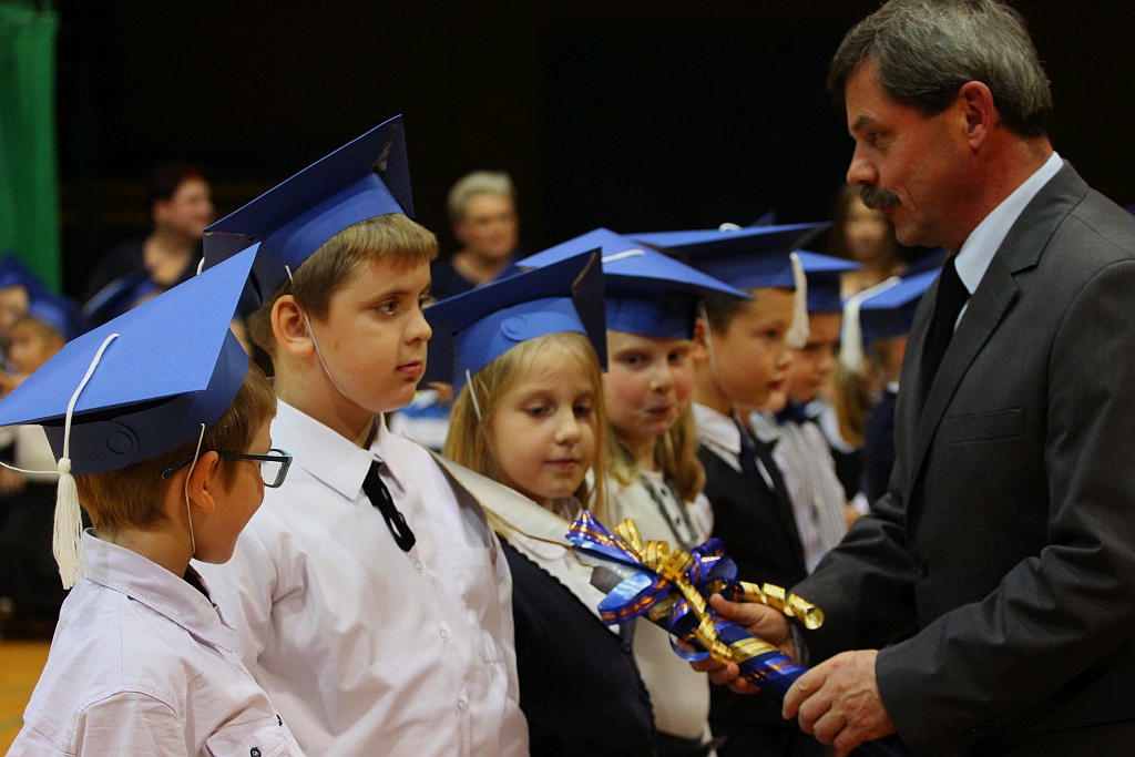W legnickiej „dwudziestce” odbyło się pasowanie na ucznia