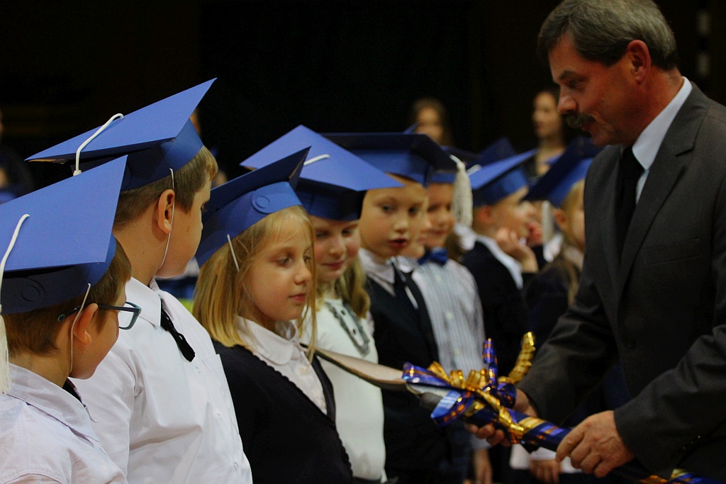 W legnickiej „dwudziestce” odbyło się pasowanie na ucznia