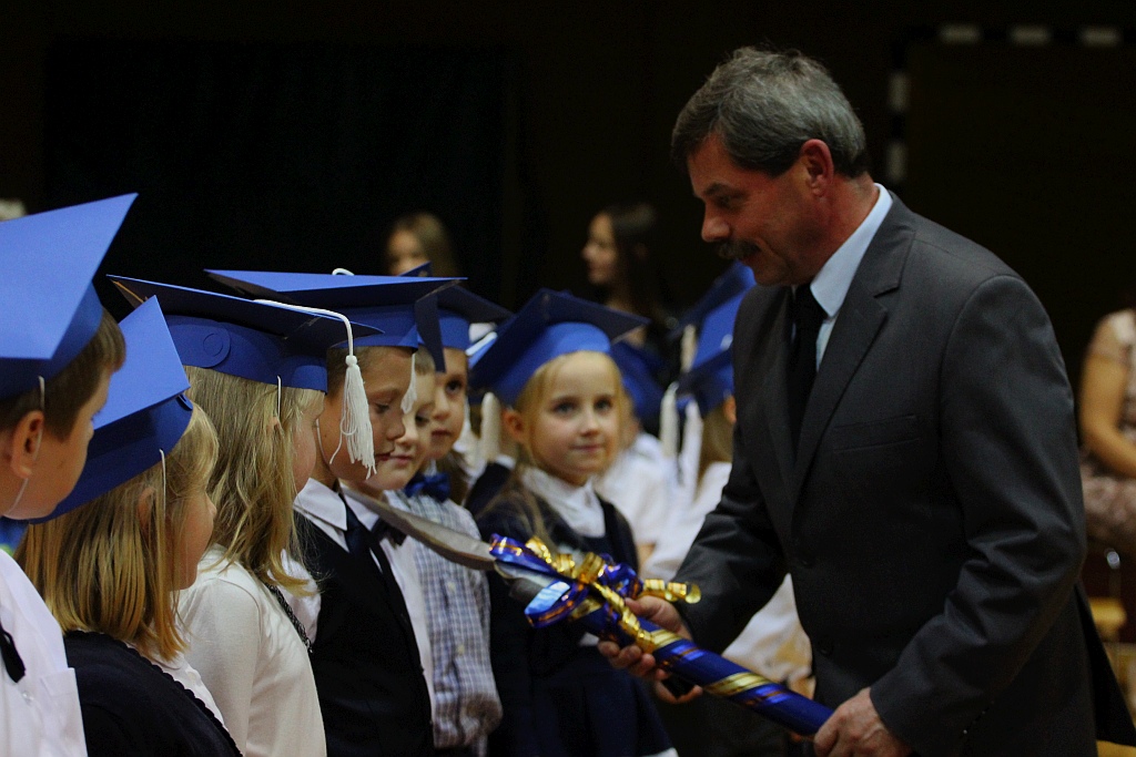 W legnickiej „dwudziestce” odbyło się pasowanie na ucznia