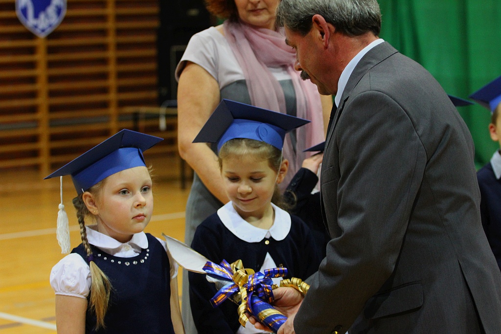 W legnickiej „dwudziestce” odbyło się pasowanie na ucznia