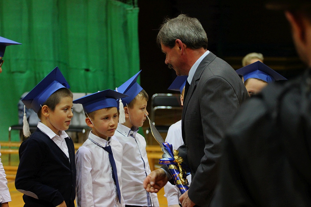 W legnickiej „dwudziestce” odbyło się pasowanie na ucznia