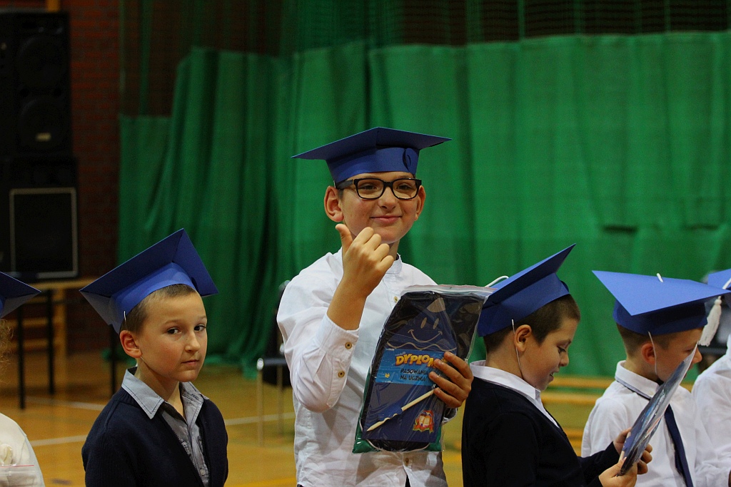 W legnickiej „dwudziestce” odbyło się pasowanie na ucznia