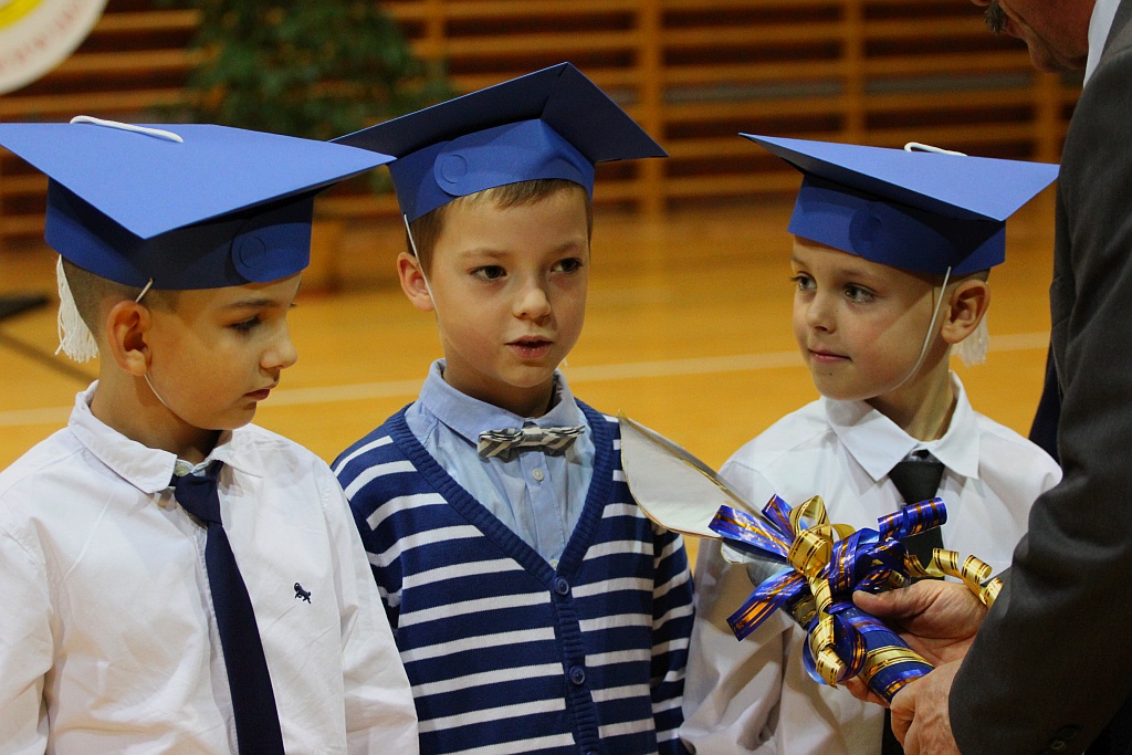 W legnickiej „dwudziestce” odbyło się pasowanie na ucznia