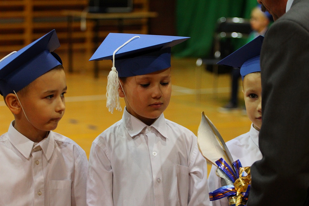 W legnickiej „dwudziestce” odbyło się pasowanie na ucznia