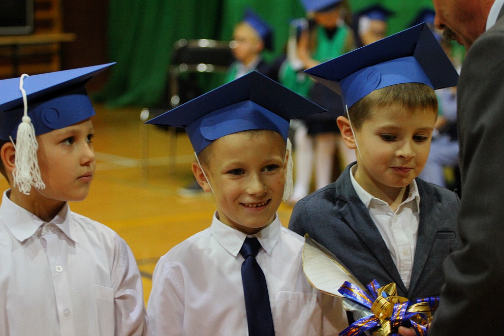 W legnickiej „dwudziestce” odbyło się pasowanie na ucznia