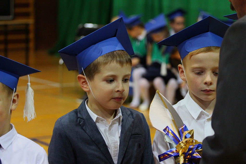 W legnickiej „dwudziestce” odbyło się pasowanie na ucznia