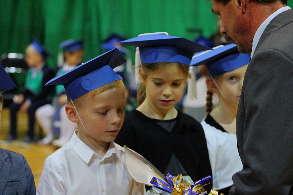 W legnickiej „dwudziestce” odbyło się pasowanie na ucznia