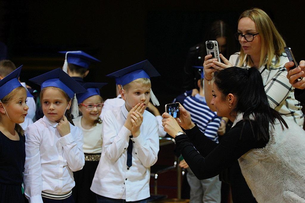 W legnickiej „dwudziestce” odbyło się pasowanie na ucznia