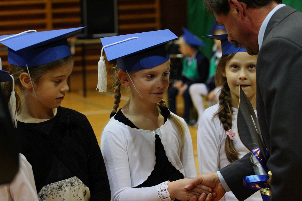 W legnickiej „dwudziestce” odbyło się pasowanie na ucznia