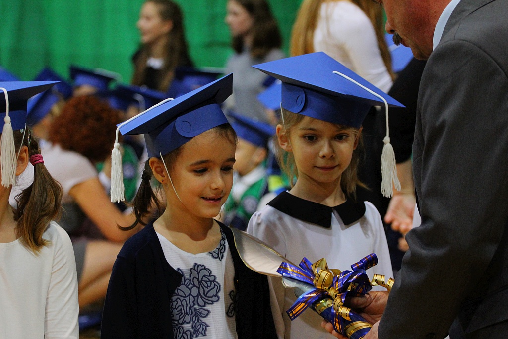 W legnickiej „dwudziestce” odbyło się pasowanie na ucznia