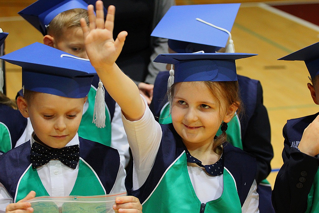 W legnickiej „dwudziestce” odbyło się pasowanie na ucznia