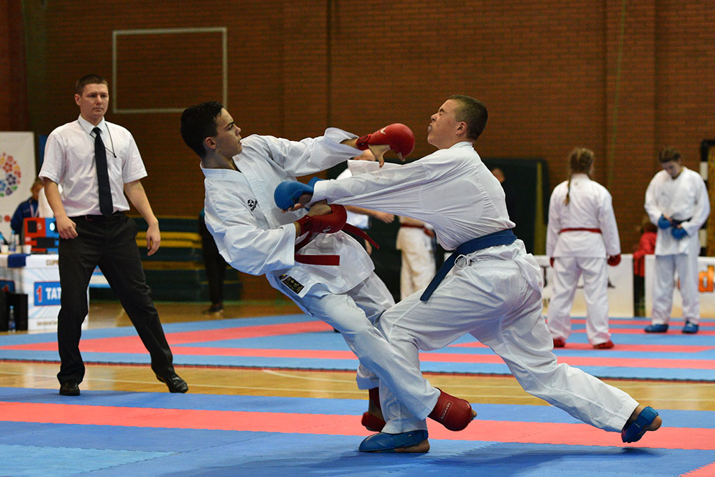 Karate na Piekarach. Tora druga w mistrzostwach