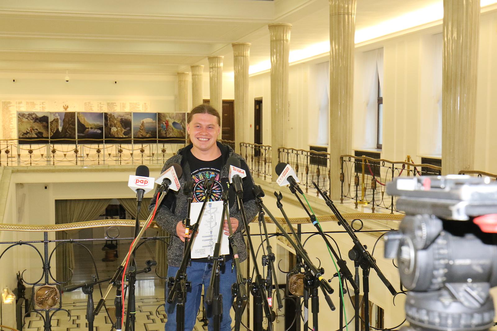 Poseł Kropiwnicki zaprosił legniczan na zwiedzanie Sejmu RP