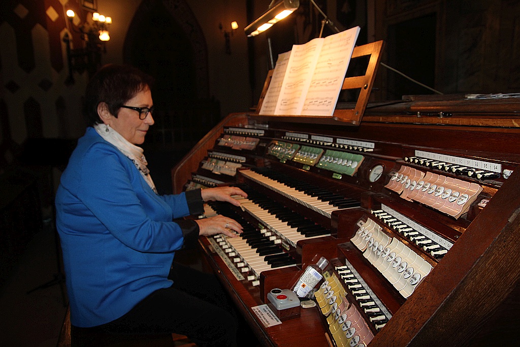 Irena Wisełka - Cieślar zagrała Nadzwyczajny Koncert Organowy