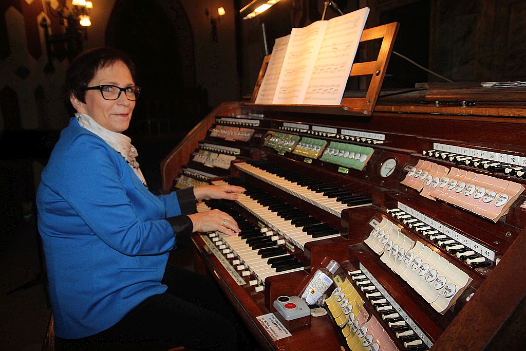 Irena Wisełka - Cieślar zagrała Nadzwyczajny Koncert Organowy